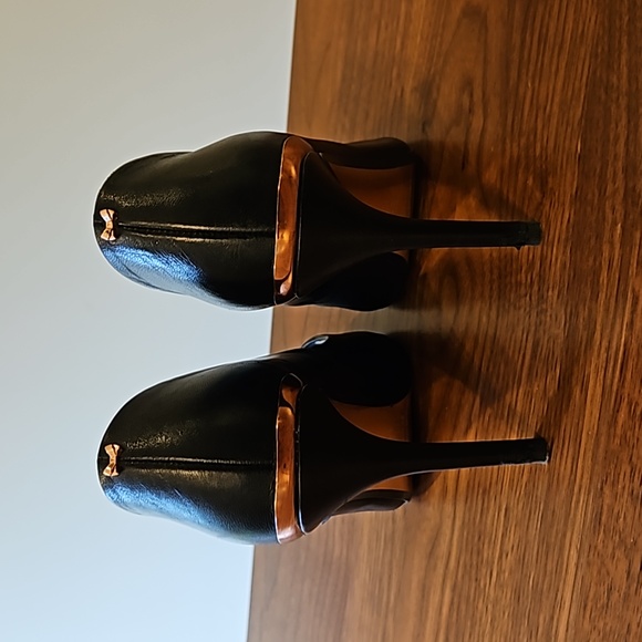 Ted Baker Black Pumps with Rose Gold Details - Picture 2 of 8
